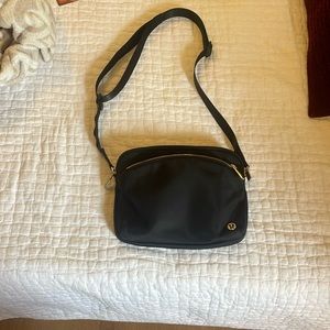 City adventurer crossbody bag 2.5L